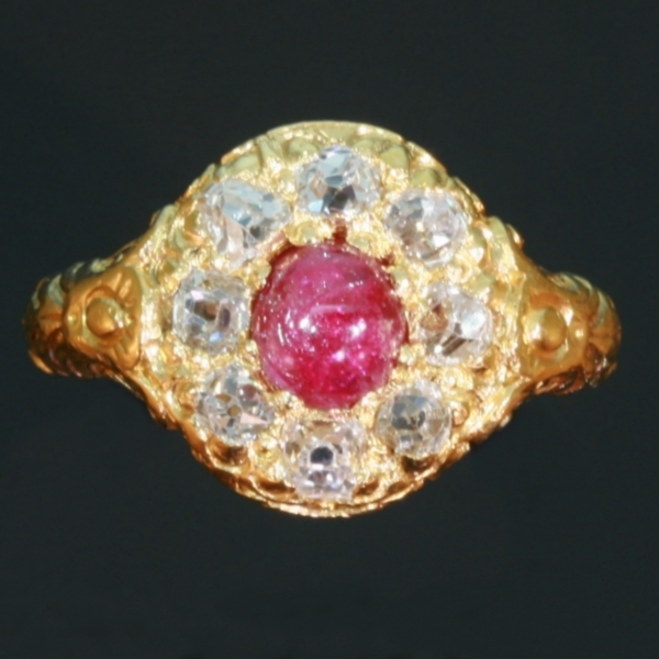 17th Century yellow gold ring with old mine cut diamonds and ruby